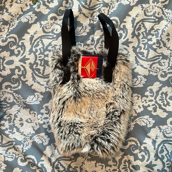 ⚡️NWOT⚡️Fur Wine Tote - Picture 2 of 6